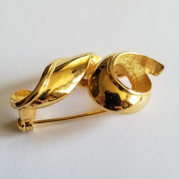 Vintage looped ribbon brooch by LIA gold tone squiggle curly pin - Picture 7 of 10